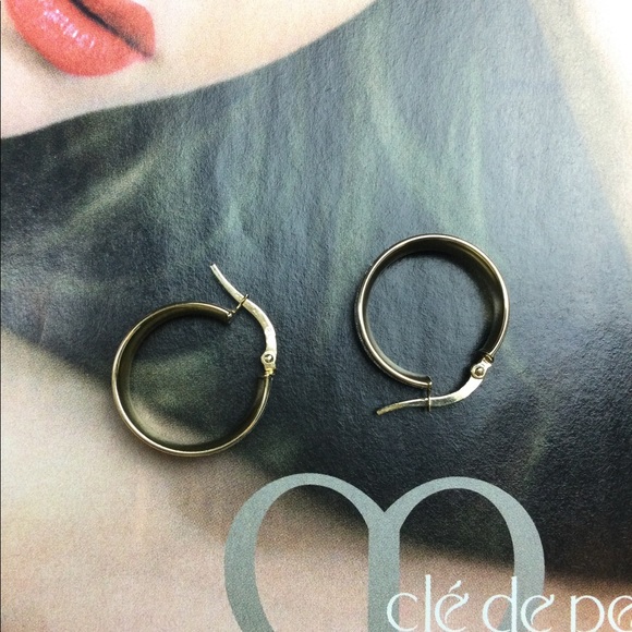 ZALES 14K YELLOW GOLD SMALL HOOP EARRINGS - Picture 5 of 7